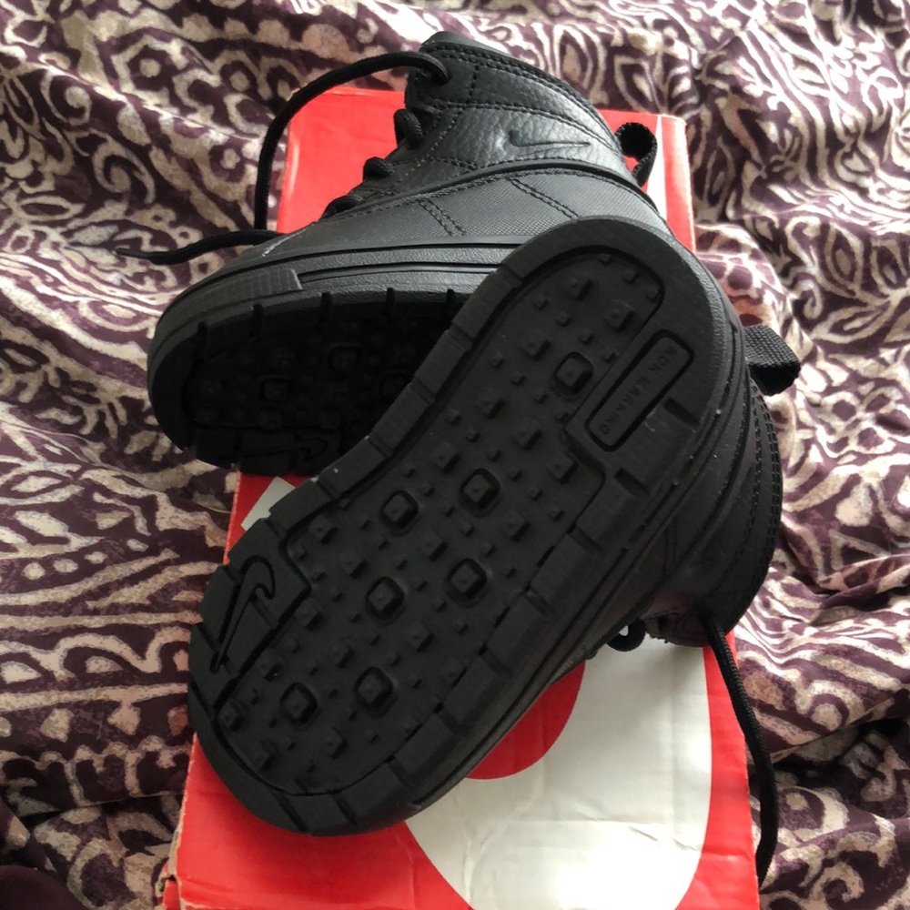 Nike woodside - Picture 2 of 2